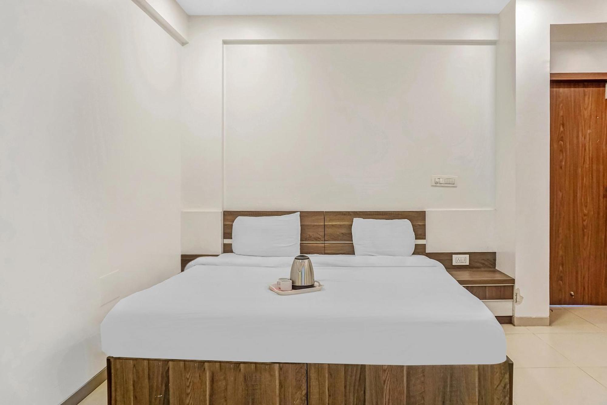 Super Townhouse The Upper Room Near Pune Airport Lohogaon Kültér fotó