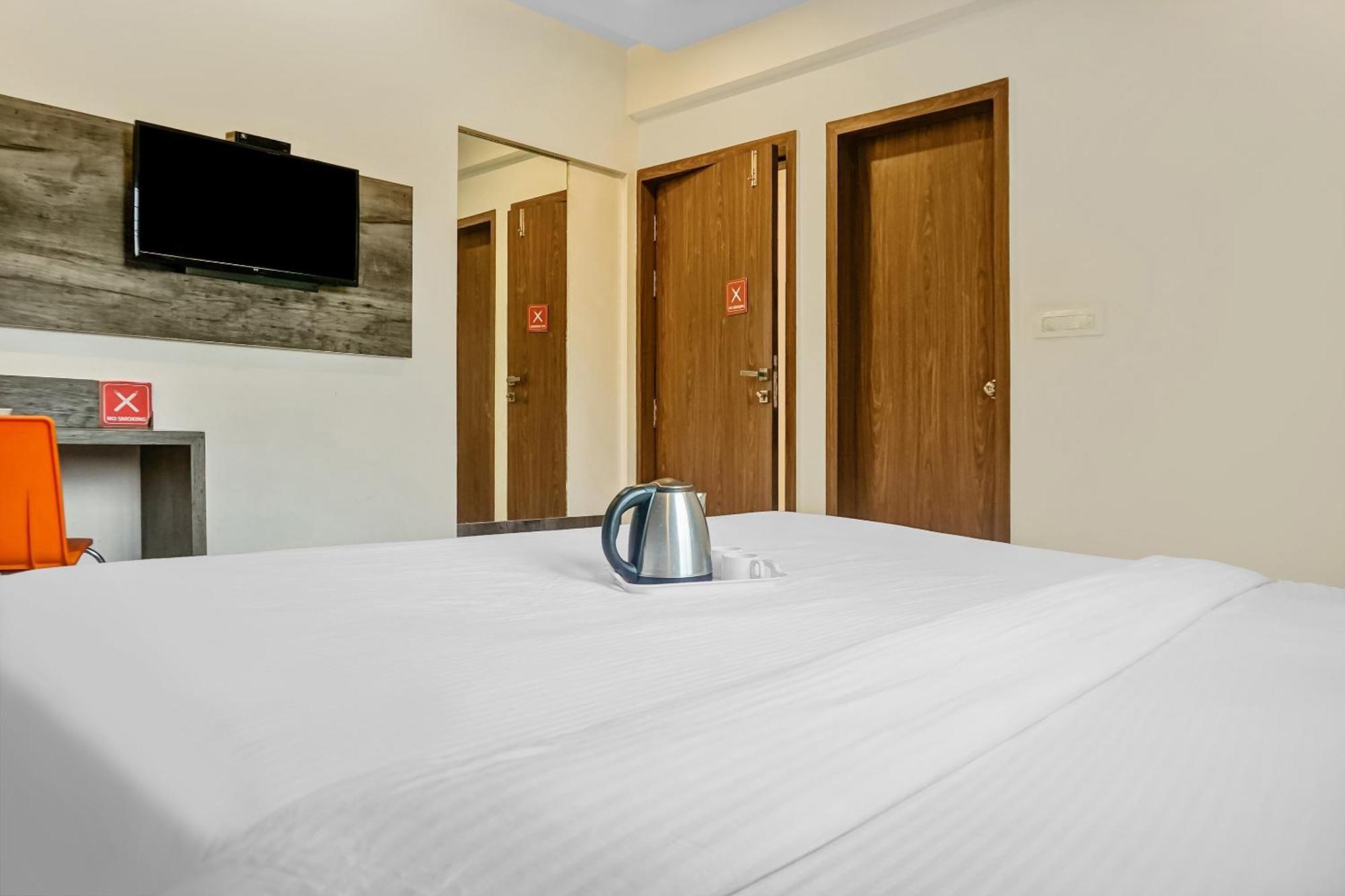 Super Townhouse The Upper Room Near Pune Airport Lohogaon Kültér fotó