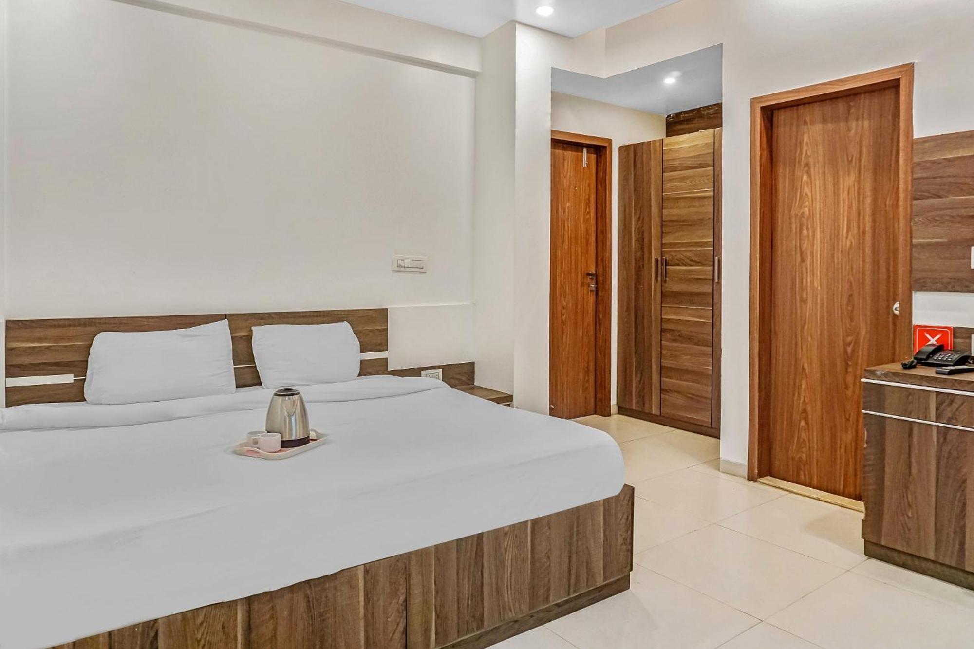 Super Townhouse The Upper Room Near Pune Airport Lohogaon Kültér fotó