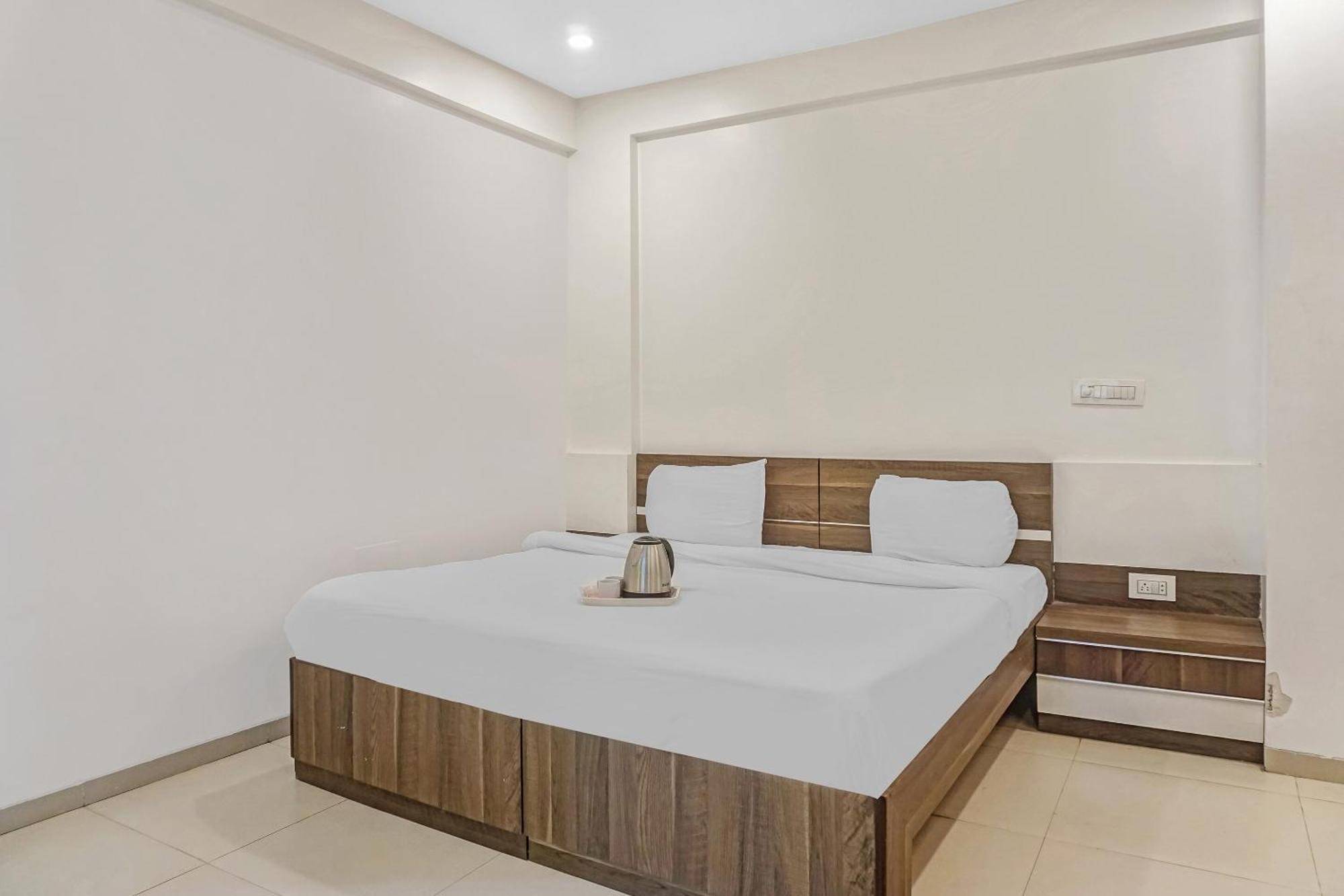 Super Townhouse The Upper Room Near Pune Airport Lohogaon Kültér fotó